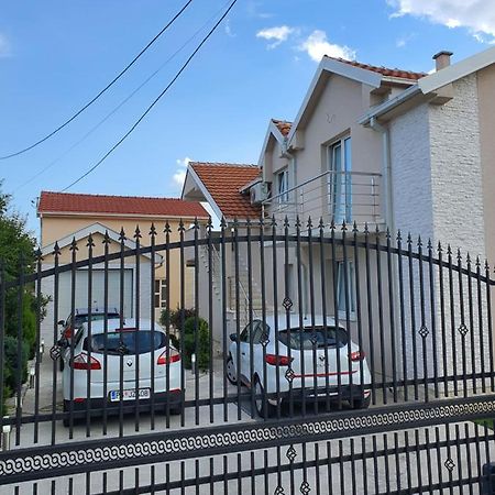 Apartman Tolosi 2 Подгориця Екстер'єр фото