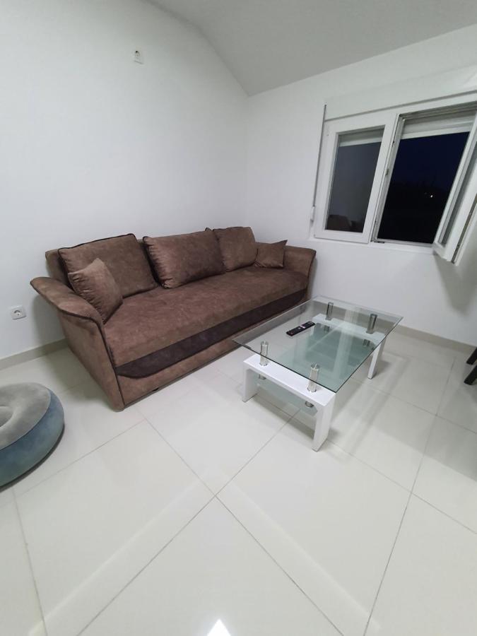 Apartman Tolosi 2 Подгориця Екстер'єр фото