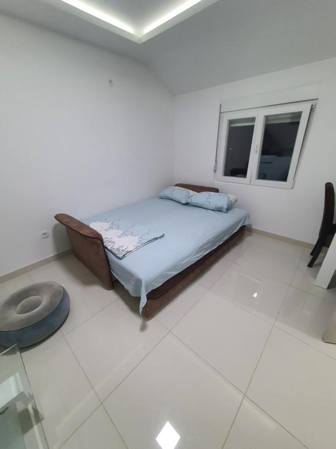 Apartman Tolosi 2 Подгориця Екстер'єр фото
